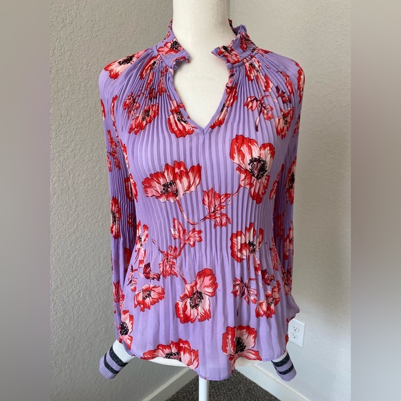 Belle Vere Tops - Floral Pleated Top